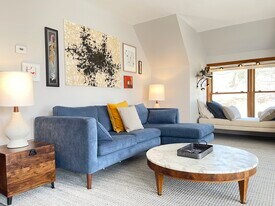 1009 S Main St, Unit 1 in Stowe, VT - Building Photo