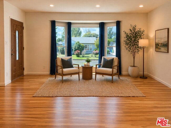 17345 Hamlin St in Los Angeles, CA - Building Photo - Building Photo