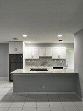 354 NW 42nd St in Boca Raton, FL - Foto de edificio - Building Photo