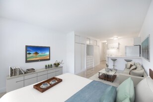 33 Salamanca Ave in Coral Gables, FL - Building Photo