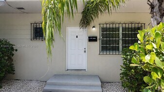 5600 NE 1st Ct in Miami, FL - Building Photo
