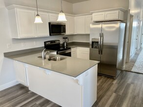 13128 Keegan Dr, Unit 202 in Herriman, UT - Foto de edificio - Building Photo