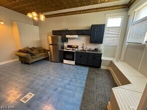 3260 W 105th St in Cleveland, OH - Foto de edificio - Building Photo