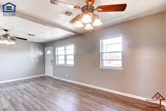 1270 NW 57th St in Lawton, OK - Foto de edificio - Building Photo