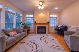 929 S Fenbrook Ct in Bloomington, IN - Building Photo - Building Photo