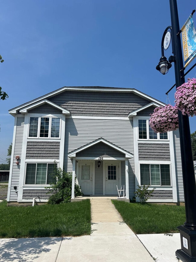 126 Washington St in Fox Lake, IL - Building Photo - Building Photo
