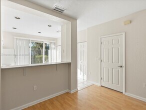 767 NW 42nd Ave in Plantation, FL - Foto de edificio - Building Photo