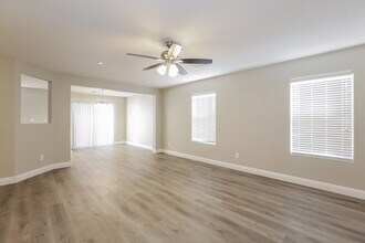 9256 Wild Stampede Ave in Las Vegas, NV - Foto de edificio - Building Photo