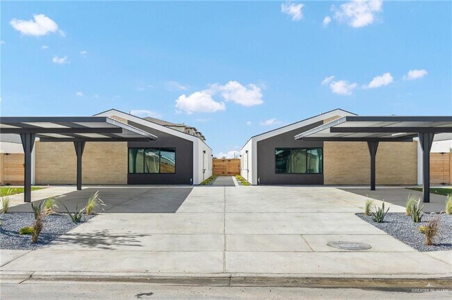 1320 E Hibiscus Ave in McAllen, TX - Building Photo - Building Photo