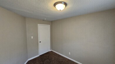 13102 Crystal Cove Dr in Houston, TX - Foto de edificio - Building Photo