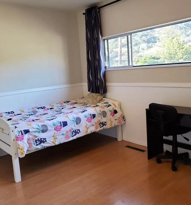 6901 Sunkist Dr, Unit Downstairs in Oakland, CA - Building Photo - Building Photo