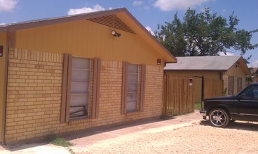 1611 Jones St in Taylor, TX - Building Photo - Building Photo