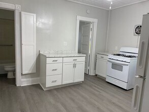 237 Montgomery St in Highland Park, NJ - Building Photo - Building Photo