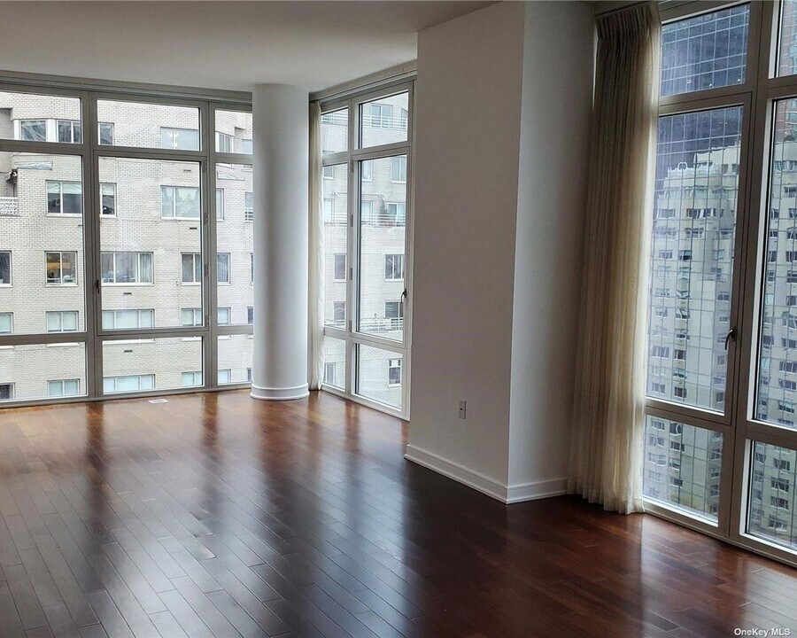 207 E 57th St-Unit -16 B in New York, NY - Building Photo