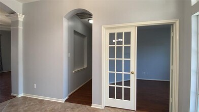 2614 W Lake Dr in Sugar Land, TX - Building Photo - Building Photo