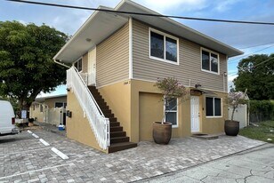 3064 Lake Ave, Unit 1 in West Palm Beach, FL - Building Photo