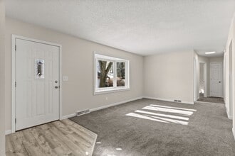 14169 68th Pl N in Maple Grove, MN - Building Photo - Building Photo