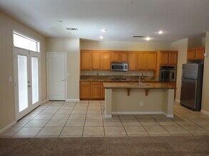 903 Golden Poppy St in Las Vegas, NV - Building Photo - Building Photo