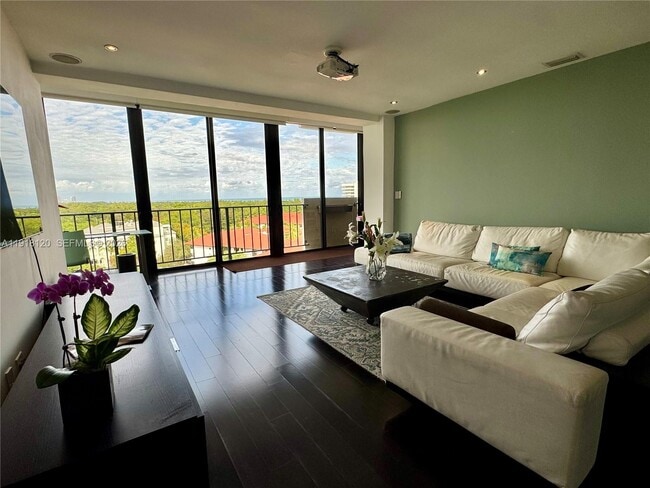 77 Crandon Blvd in Key Biscayne, FL - Building Photo - Building Photo