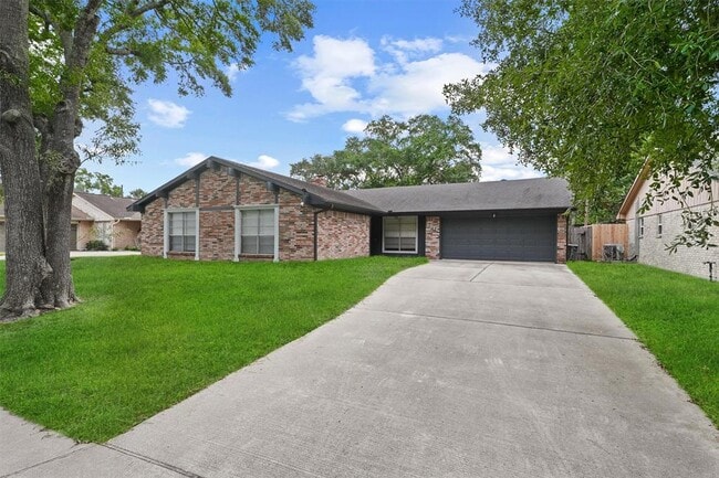 1311 Creek Hollow Dr in El Lago, TX - Building Photo - Building Photo