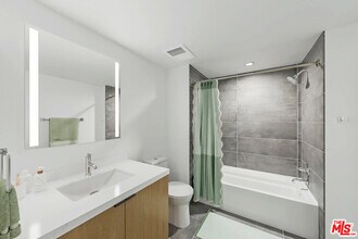 3977 Beverly Blvd-Unit -109 in Los Angeles, CA - Building Photo - Building Photo