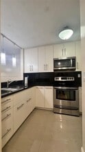 15610 SW 80th St in Miami, FL - Building Photo - Building Photo