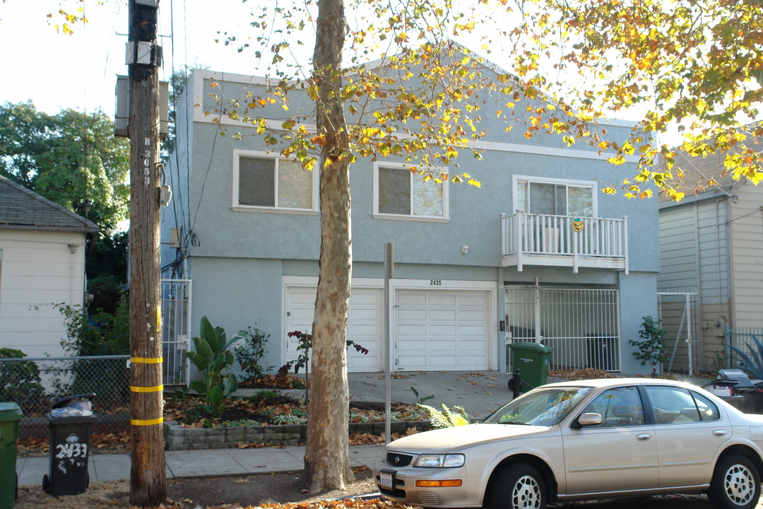 2435 10th St in Berkeley, CA - Foto de edificio