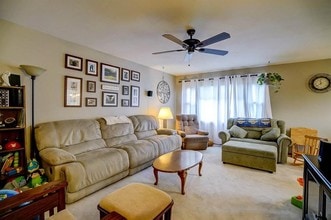 301 Melody Ln in Verona, WI - Foto de edificio - Building Photo