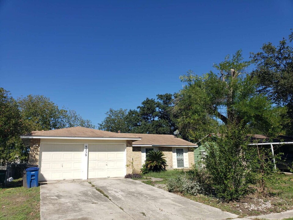 5239 Woodbrook in San Antonio, TX - Building Photo