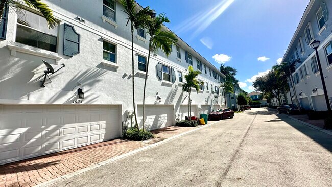 1546 Vía Alferi in Boynton Beach, FL - Foto de edificio - Building Photo