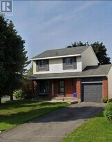 517 Apollo Way in Ottawa, ON - Building Photo