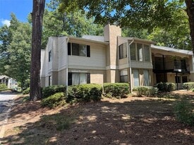 5005 Wingate Way in Atlanta, GA - Building Photo