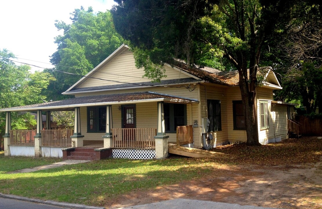 37514 Howard Ave in Dade City, FL - Building Photo