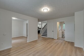 913 Sylvan Dr in Chattanooga, TN - Foto de edificio - Building Photo