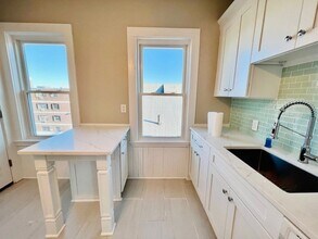 22 Gardena St, Unit 3 in Boston, MA - Foto de edificio - Building Photo