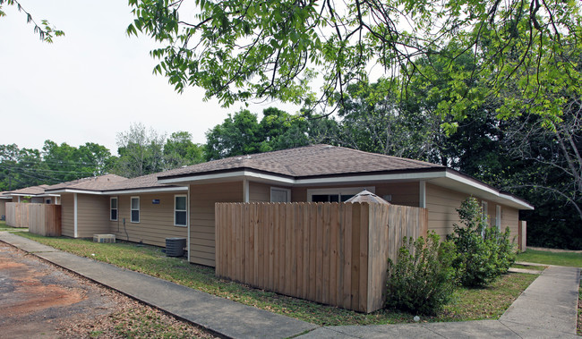 1913 Lansing Dr in Pensacola, FL - Building Photo - Building Photo