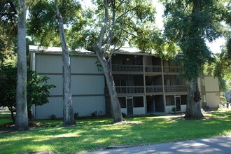 The Oaks Apartments in Gainesville, FL - Foto de edificio - Building Photo