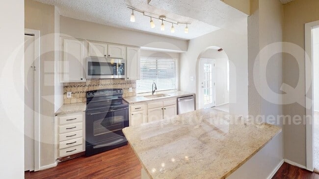 5306 Princess Ct in Lake Dallas, TX - Foto de edificio - Building Photo
