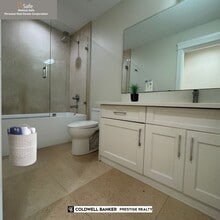 698 Westhyde Pl in North Vancouver, BC - Building Photo - Building Photo