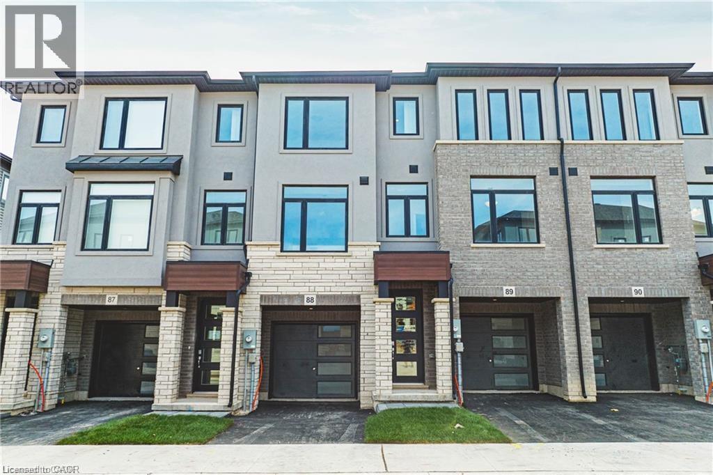 155 Equestrian Way in Cambridge, ON - Building Photo