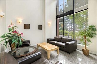 2222 152nd Ave NE, Unit 305 in Redmond, WA - Building Photo - Building Photo