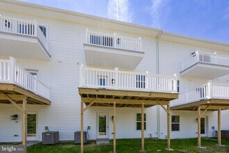 103 Continental Wy in Bridgeport, PA - Building Photo - Building Photo