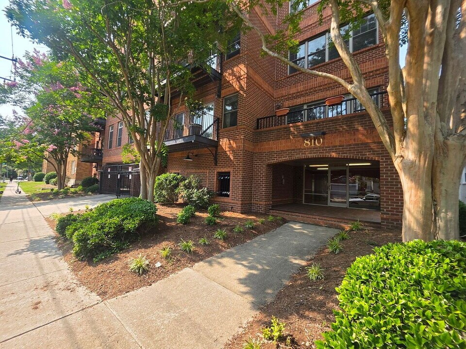 810 W Princess Anne Rd in Norfolk, VA - Building Photo