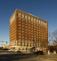 Fenway Manor in Cleveland, OH - Building Photo