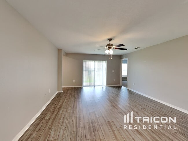2045 Amber Sweet Cir in Dundee, FL - Building Photo - Building Photo