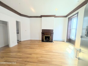 313 State St in Albany, NY - Building Photo - Building Photo
