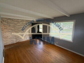 4911 W Tesch Ave in Greenfield, WI - Building Photo - Building Photo