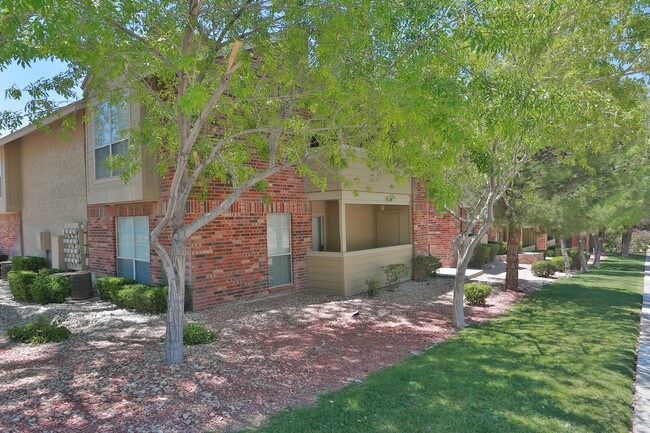 The Chimneys Apartment Homes in El Paso, TX - Building Photo - Building Photo