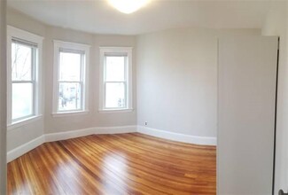 25 Fainwood Cir, Unit 2 in Cambridge, MA - Building Photo - Building Photo
