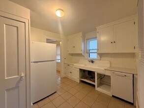 335 Ardmore Dr in Ferndale, MI - Building Photo - Building Photo